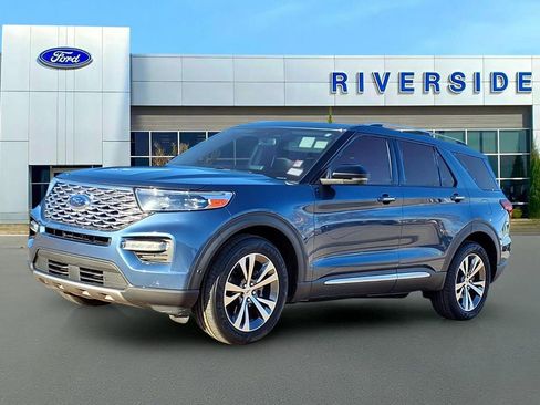 Used 2020 Ford Explorer Platinum w/ Premium Technology Package image 3