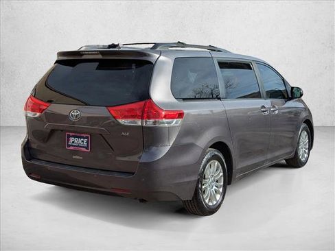 Used 2011 Toyota Sienna XLE w/ Premium Pkg image 5