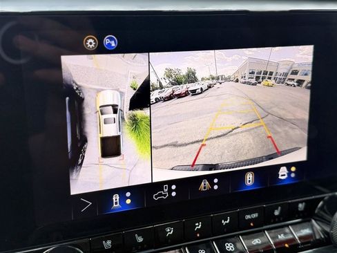 Used 2025 Chevrolet Colorado ZR2 w/ Technology Package AWD/4WD image 52