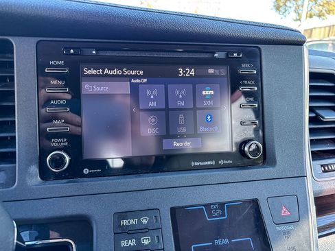 Used 2019 Toyota Sienna XLE image 21