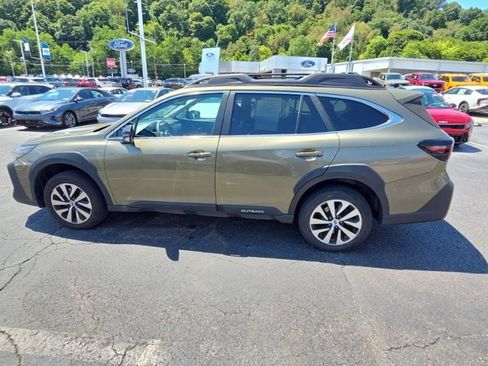 Used 2024 Subaru Outback Premium AWD/4WD image 4