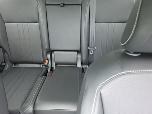 Used 2023 Volkswagen Tiguan SE w/ Panoramic Sunroof Package AWD/4WD image 14