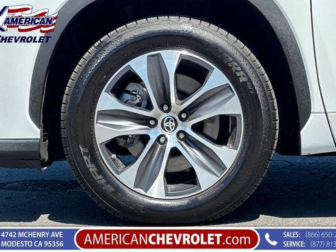 Used 2023 Toyota Highlander XLE FWD image 37
