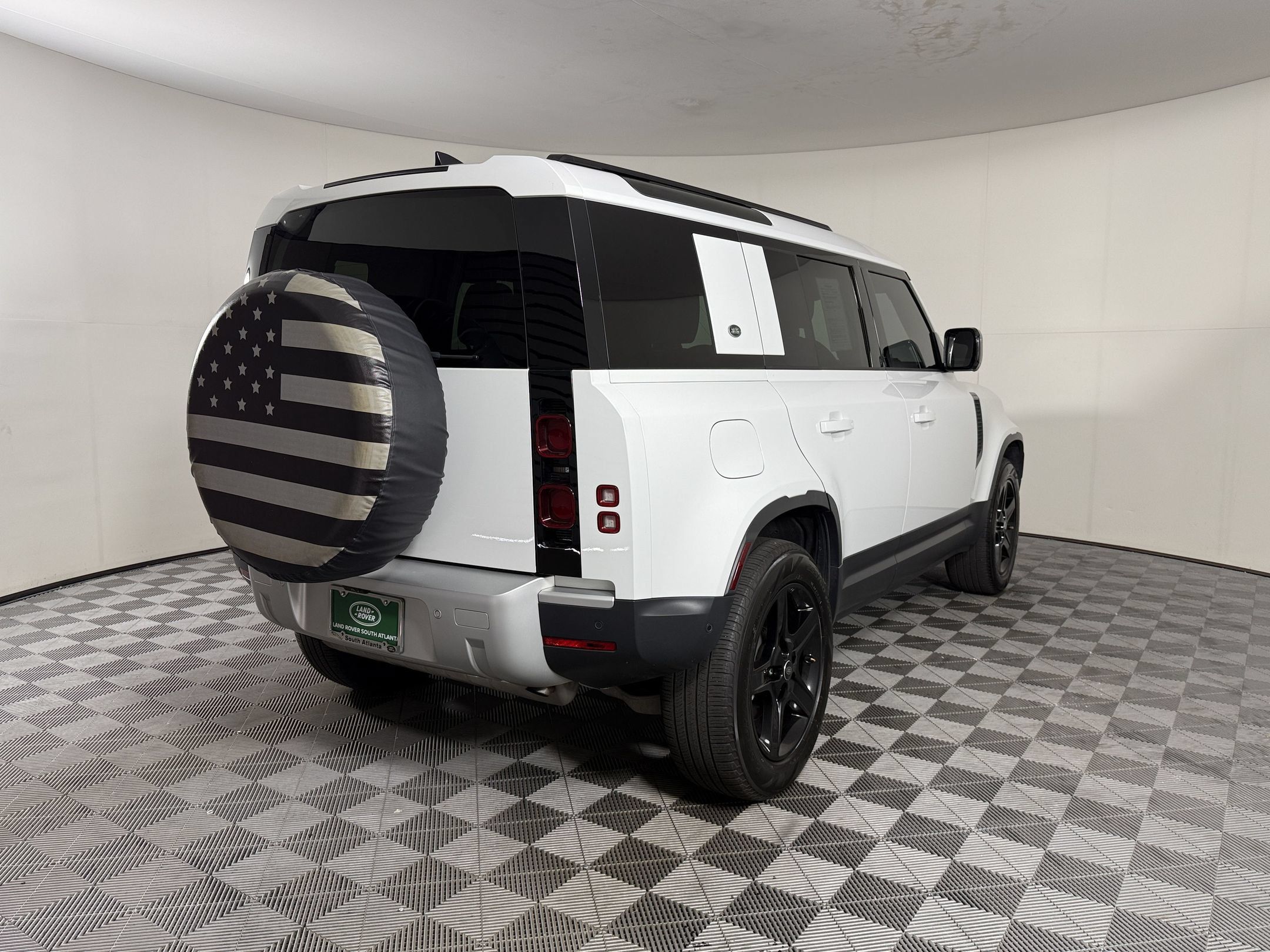 Used 2024 Land Rover Defender 110 S AWD/4WD image 9
