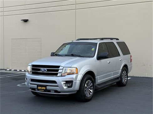 Used 2017 Ford Expedition XLT image 4