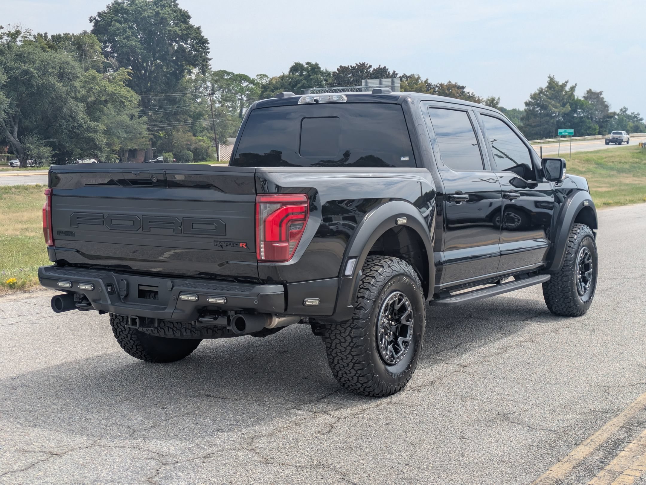 Used 2026 Ford F150 Raptor w/ Equipment Group 803A Raptor R AWD/4WD image 3
