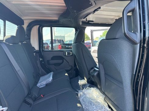 New 2025 Jeep Gladiator Sport image 15