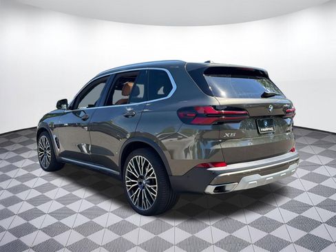 Used 2024 BMW X5 xDrive40i w/ Premium Package AWD/4WD image 3