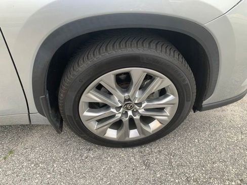 Used 2021 Toyota Highlander Limited AWD/4WD image 9