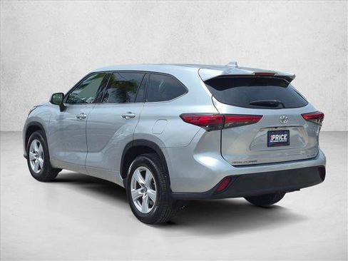 Used 2021 Toyota Highlander LE AWD/4WD image 8