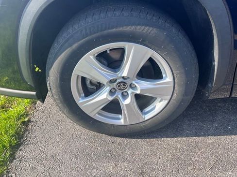 Used 2023 Toyota Highlander L image 7