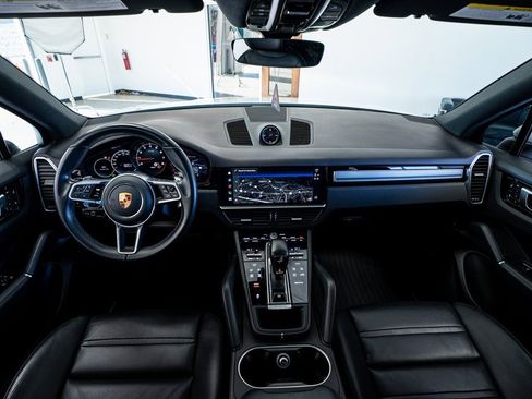 Used 2023 Porsche Cayenne Platinum Edition image 57
