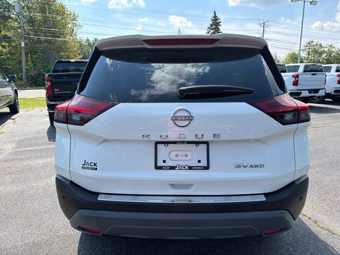 Used 2023 Nissan Rogue SV AWD/4WD image 6