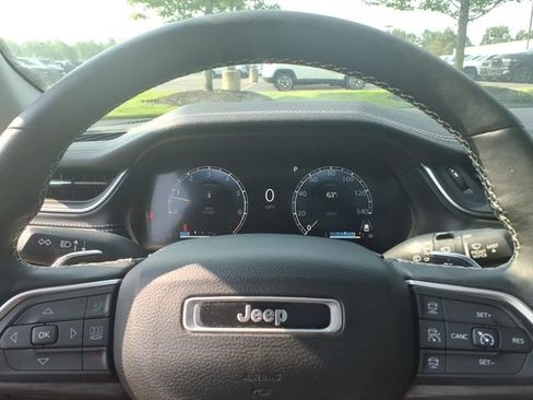 Certified 2022 Jeep Grand Cherokee L Limited w/ Luxury Tech Group II AWD/4WD image 19