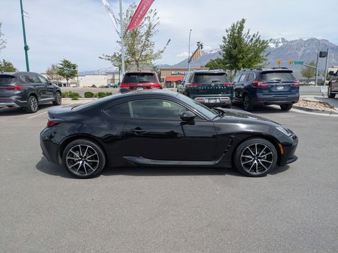Used 2023 Toyota GR86 w/ ALL Weather Mat Package (TMS) RWD image 2
