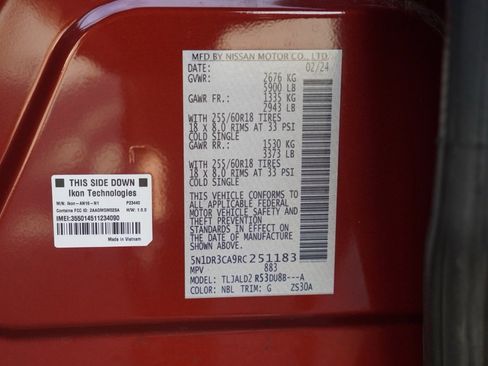 Used 2024 Nissan Pathfinder SL w/ Black Appearance Package image 28