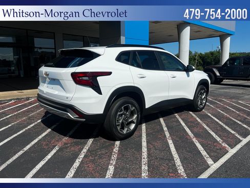 New 2026 Chevrolet Trax LT w/ LT Convenience Package FWD image 5