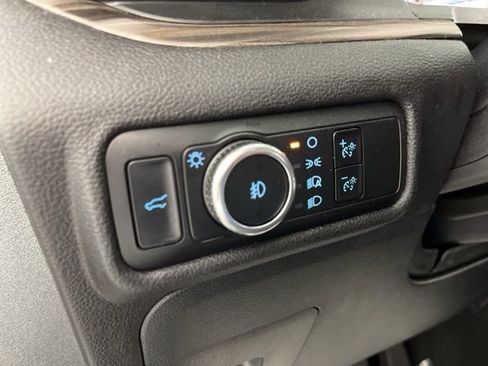 Used 2023 Ford Explorer Limited image 32