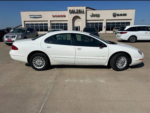 Used 2001 Chrysler Concorde LXi image 1