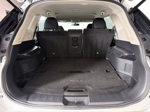 Used 2018 Nissan Rogue SV FWD image 21