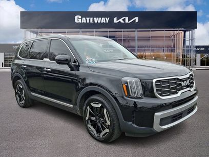Used 2023 Kia Telluride S w/ S Sunroof Package