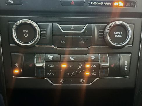 Used 2018 Ford Explorer XLT w/ Equipment Group 202A FWD image 23