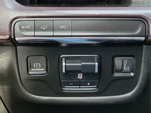 Used 2022 Cadillac Escalade ESV Premium Luxury Platinum image 16