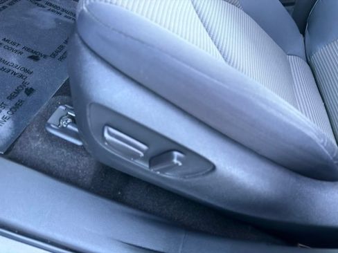 Used 2023 Toyota Highlander LE FWD image 22