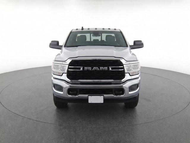 Used 2025 RAM 3500 Tradesman w/ Chrome Appearance Group AWD/4WD image 4