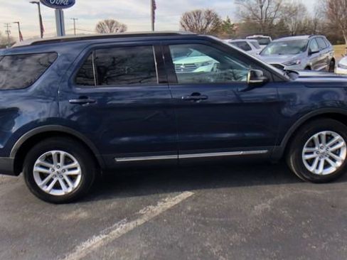 Used 2016 Ford Explorer XLT w/ Equipment Group 201A image 9