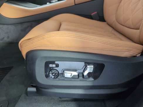 Used 2026 BMW X5 sDrive40i image 11