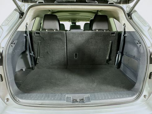 Used 2024 Toyota Highlander LE image 30