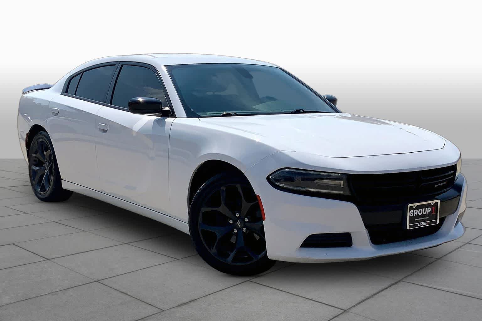 Used 2020 Dodge Charger SXT w/ Blacktop Package RWD image 3