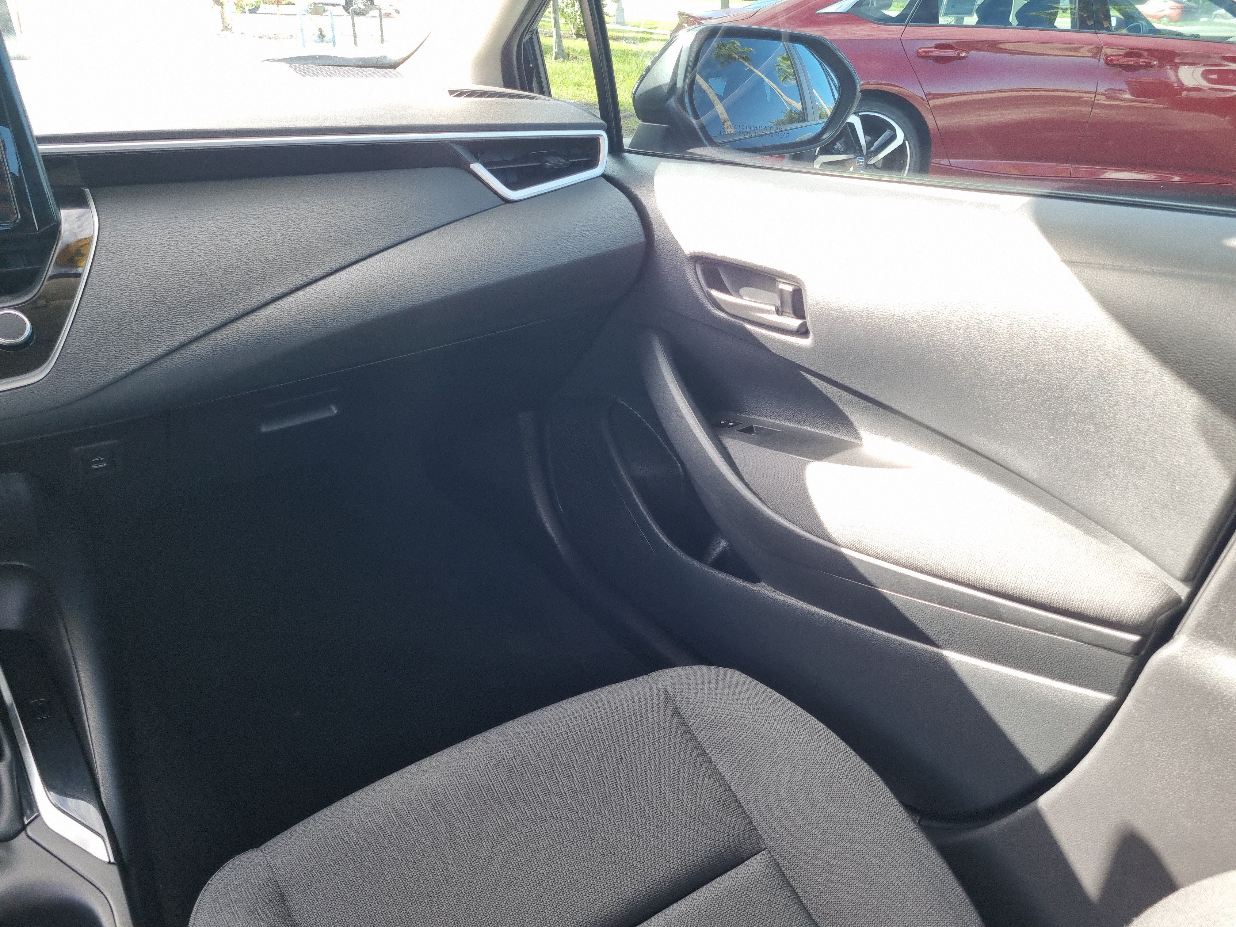Used 2025 Toyota Corolla LE FWD image 18