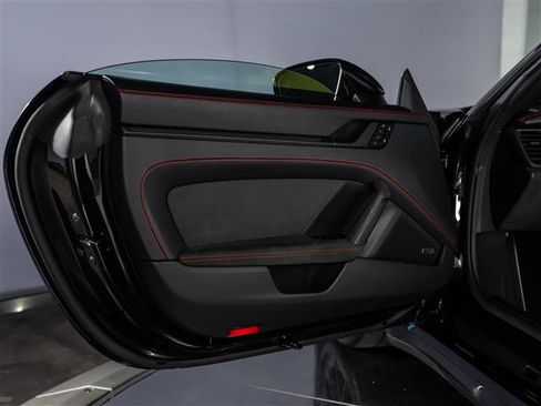 Certified 2025 Porsche 911 Carrera 4 GTS AWD/4WD image 31