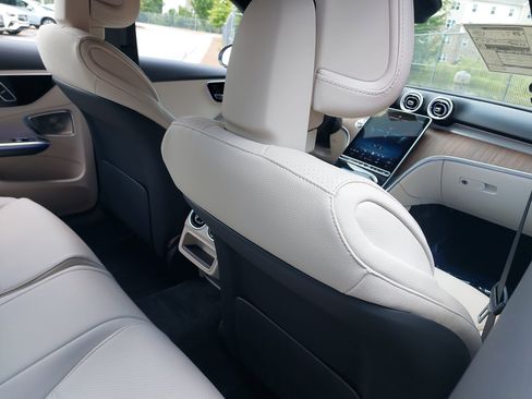 Used 2025 Mercedes-Benz C 300 Sedan image 12