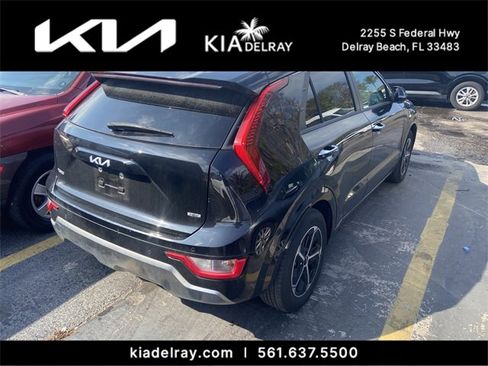 Used 2023 Kia Niro SX image 3