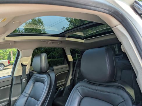Used 2023 Lincoln Corsair Reserve w/ Equipment Group 202A AWD/4WD image 28