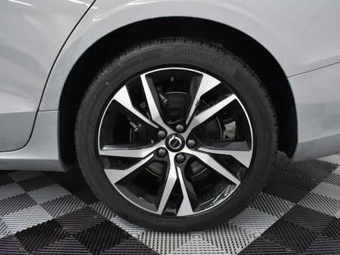 Used 2025 Volvo S60 B5 Core image 8