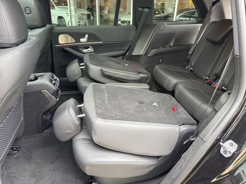 Certified 2025 Mercedes-Benz GLS 450 4MATIC image 21