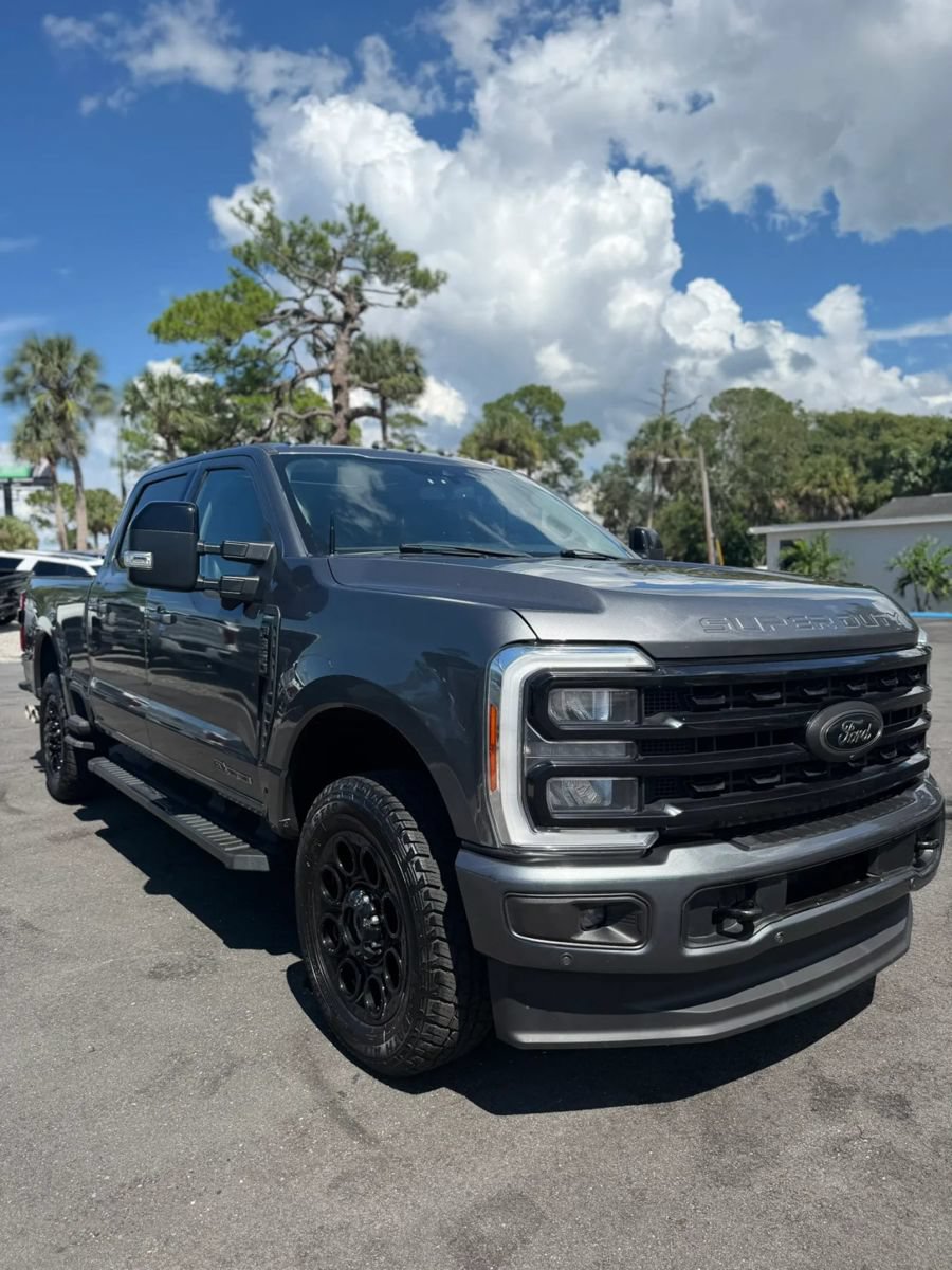 Used 2023 Ford F350 Lariat w/ Lariat Ultimate Package AWD/4WD image 3