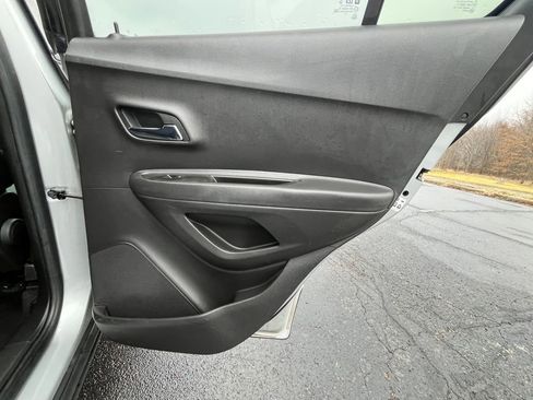 Used 2018 Chevrolet Trax LT w/ LT Convenience Package image 19