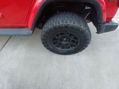 Used 2019 Jeep Wrangler Unlimited Sahara image 18