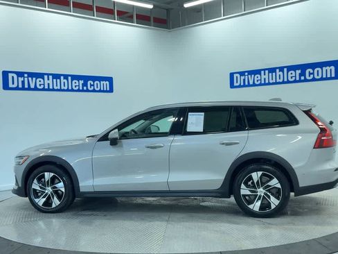Used 2025 Volvo V60 B5 Cross Country Plus image 4
