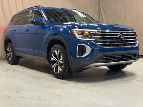 Certified 2025 Volkswagen Atlas SE image 1