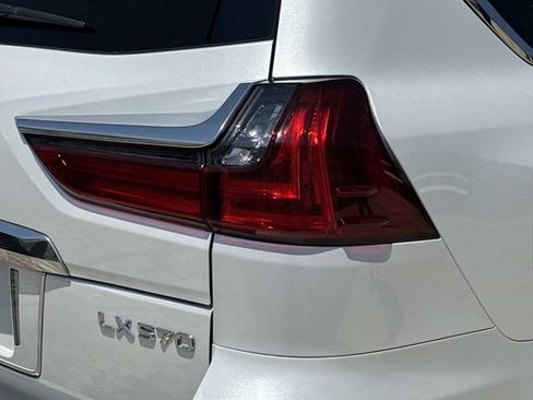 Used 2021 Lexus LX 570 4WD w/ Luxury Package image 10
