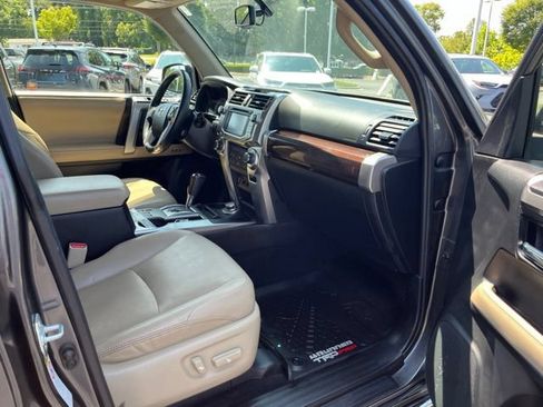 Used 2017 Toyota 4Runner Limited AWD/4WD image 18