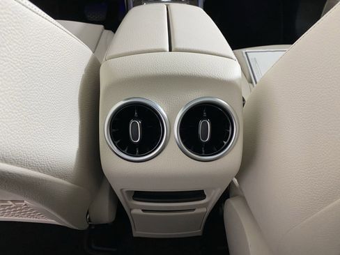 Used 2025 Mercedes-Benz GLB 250 4MATIC image 27