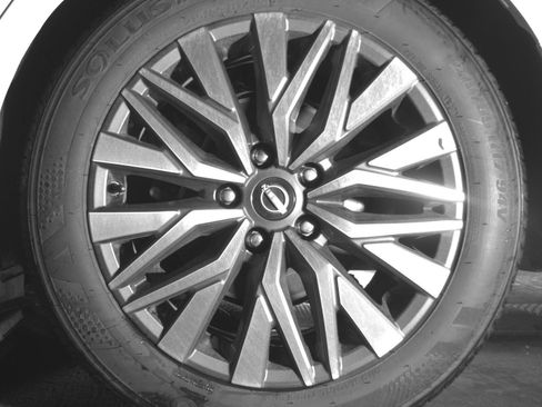 Used 2025 Nissan Altima 2.5 SV FWD image 16
