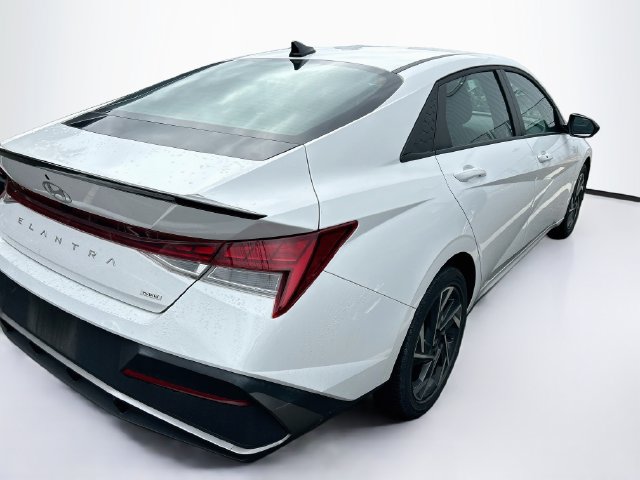 Certified 2025 Hyundai Elantra SEL FWD image 5